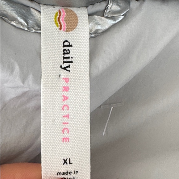 Anthropologie Daily Practice by Anthropologie Metallic Puffer Vest Size XL - Picture 12 of 14